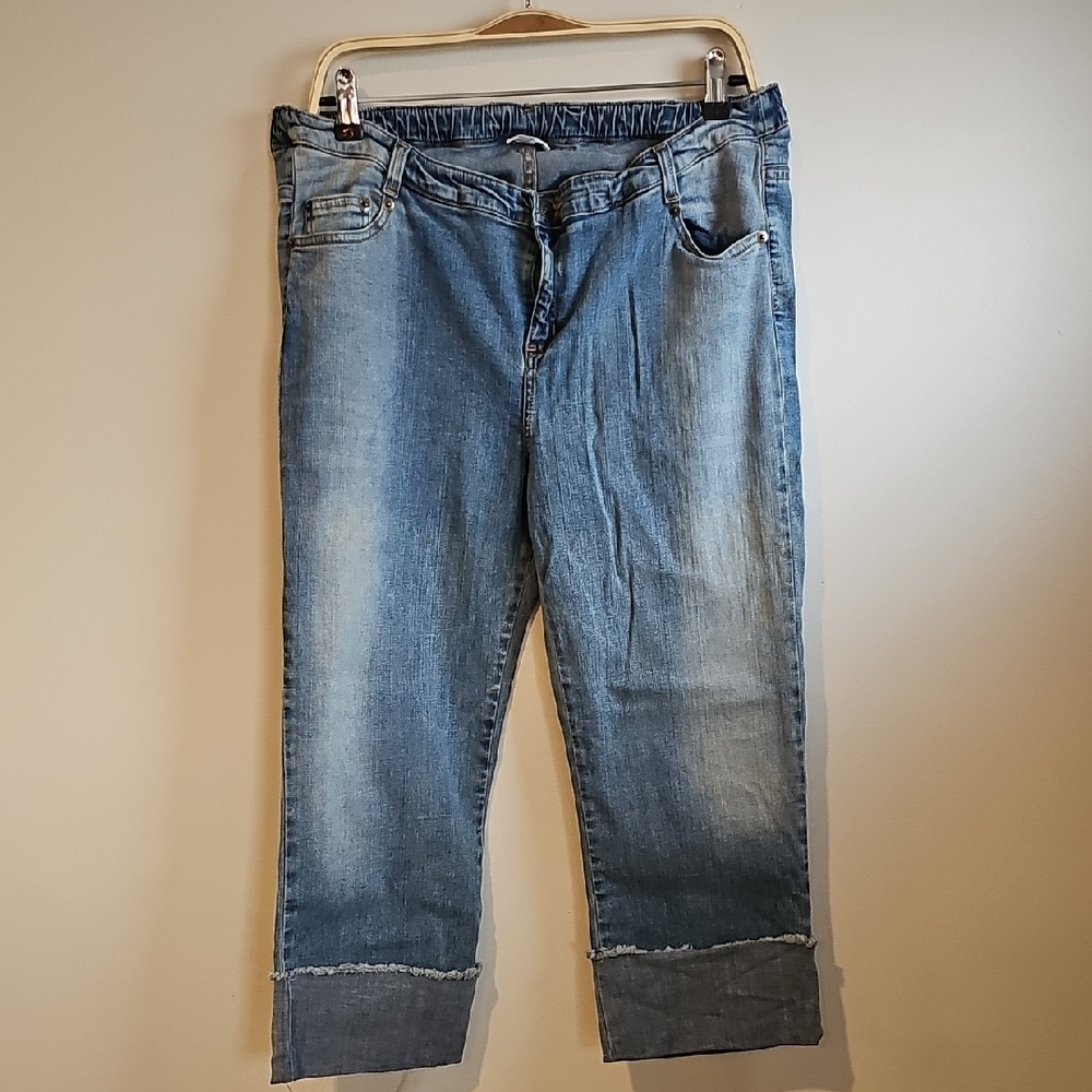 Mimi Maternity Light Blue Cropped Jeans